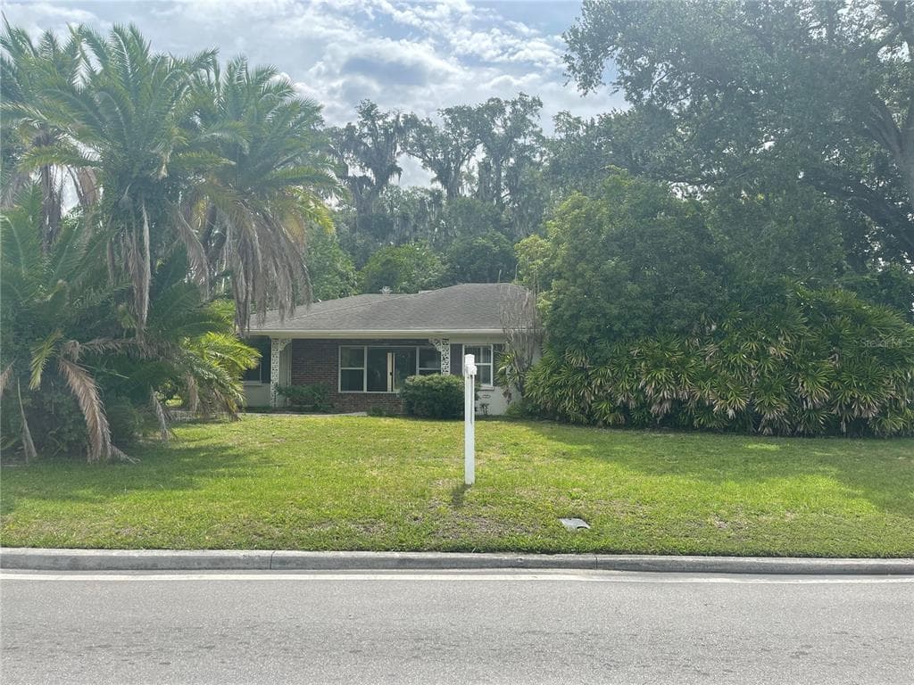 225 LAKE HOLLINGSWORTH DRIVE