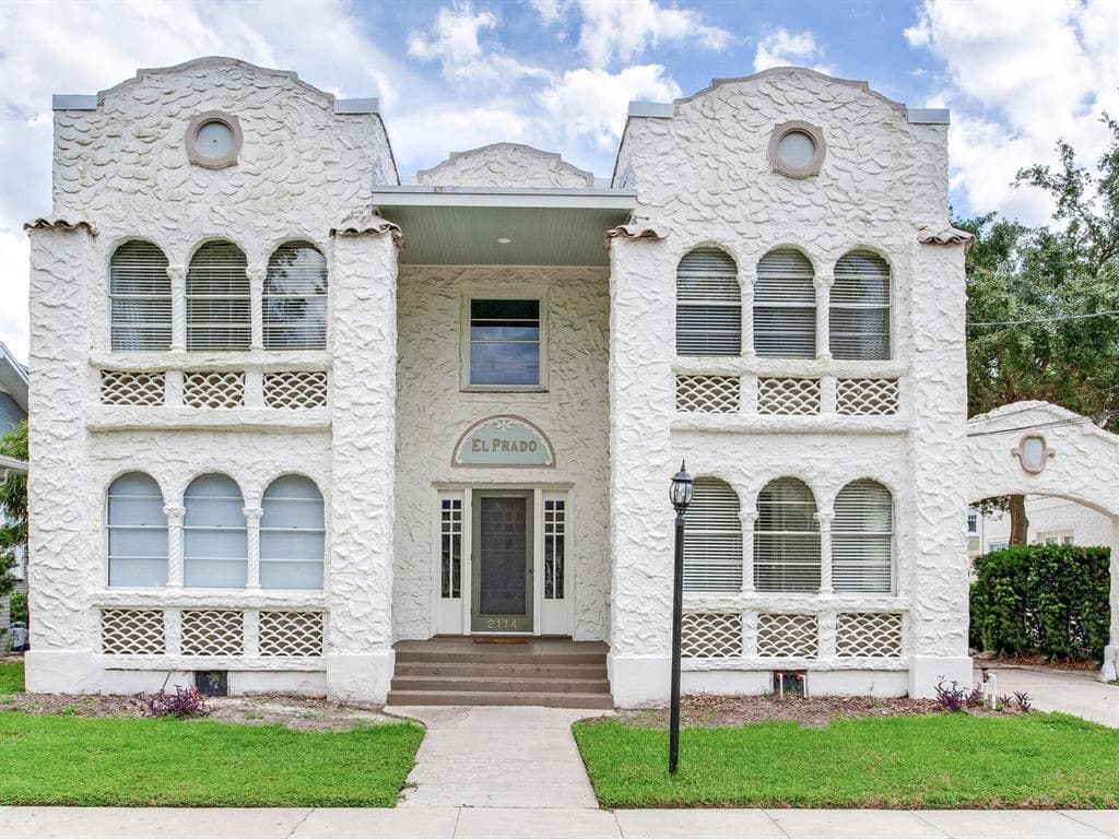 2114 W DEKLE AVENUE UNIT 4 TAMPA, FL 33606