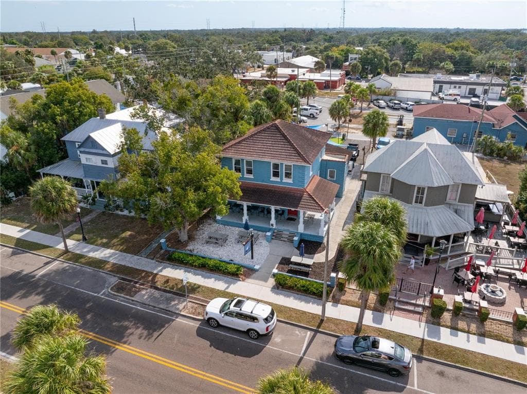 312 E TARPON AVENUE TARPON SPRINGS, FL 34689