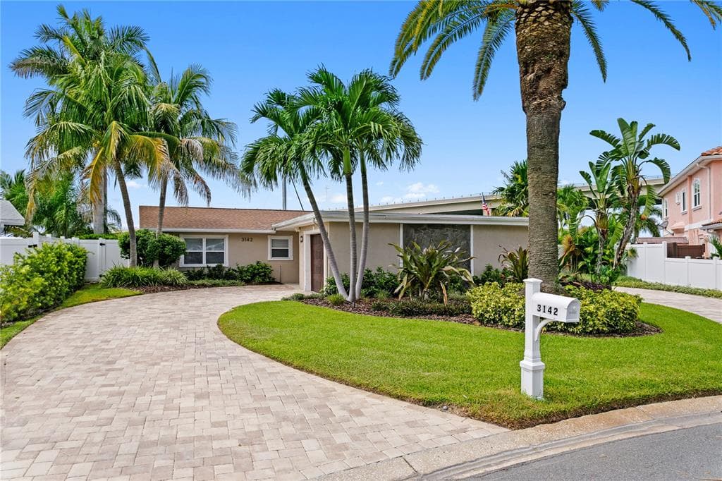 3142 W VINA DEL MAR BOULEVARD ST PETE BEACH, FL 33706
