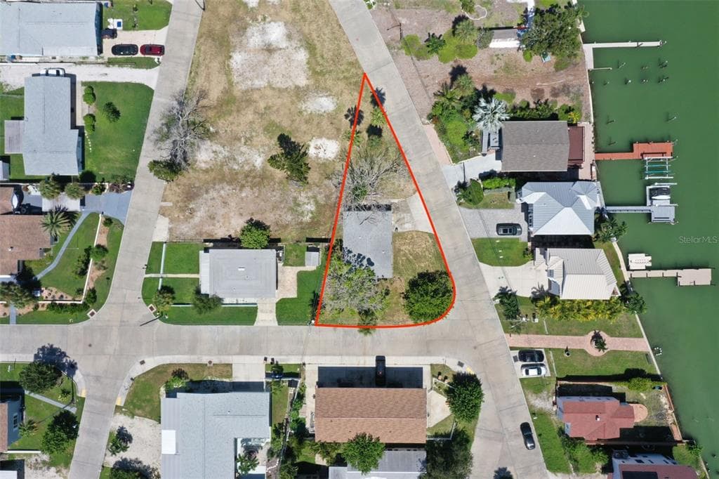 330 133RD AVENUE E MADEIRA BEACH, FL 33708