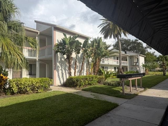 105 LAKEVIEW WAY UNIT 105 OLDSMAR, FL 34677