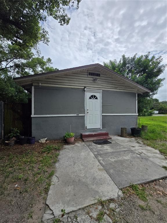 1015 W HUMPHREY STREET TAMPA, FL 33604