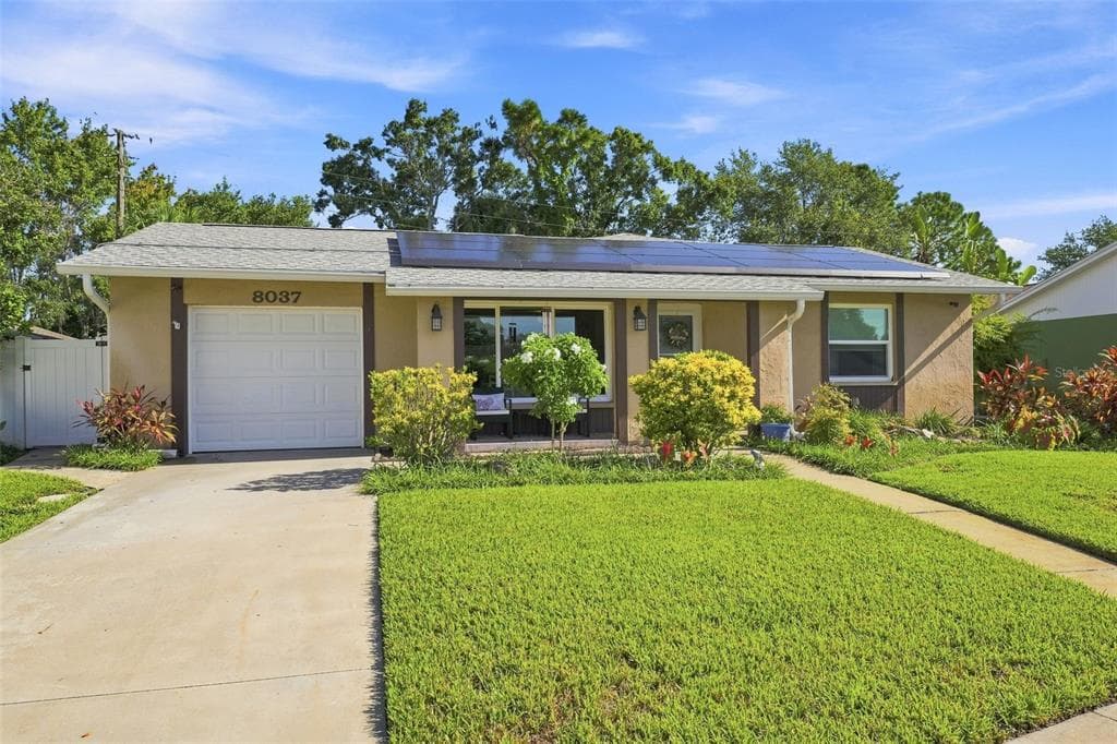8037 POWDER HORN CIRCLE LARGO, FL 33773