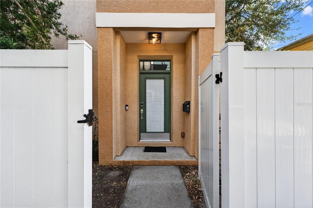 864 17TH AVE N UNIT 1 ST PETERSBURG, FL 33704
