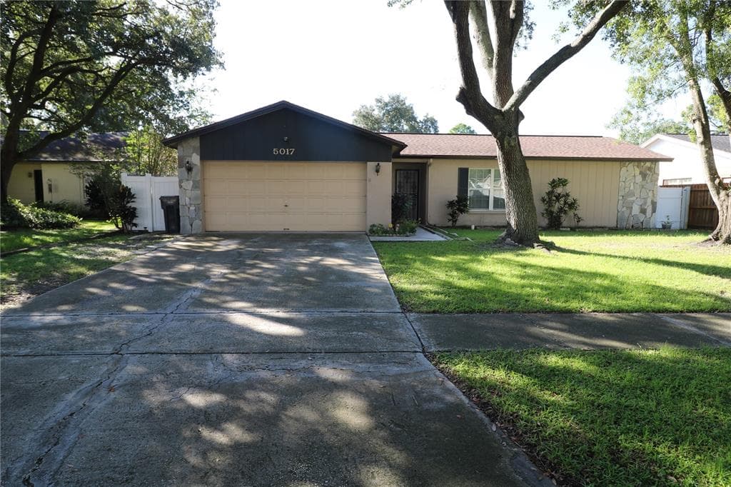 5017 OAKSHIRE DR TAMPA, FL 33625