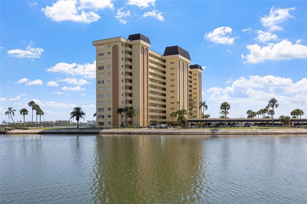 4775 COVE CIRCLE UNIT 202 ST PETERSBURG, FL 33708