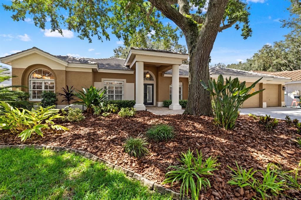 9323 WELLINGTON PARK CIRCLE TAMPA, FL 33647