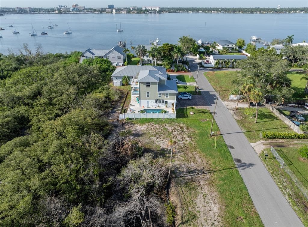 13TH AVENUE W PALMETTO, FL 34221