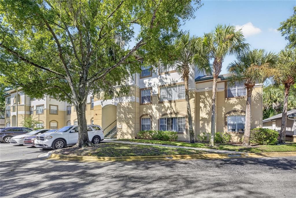 17108 CARRINGTON PARK DRIVE UNIT 724 TAMPA, FL 33647