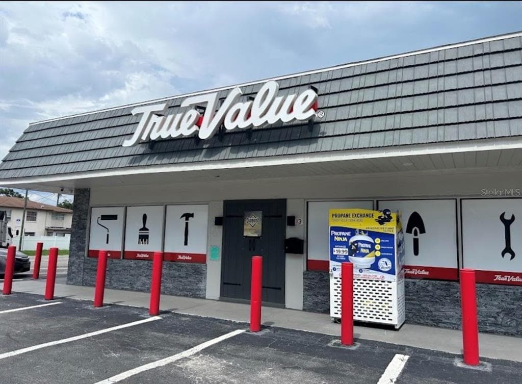 9513 N NEBRASKA AVENUE TAMPA, FL 33612