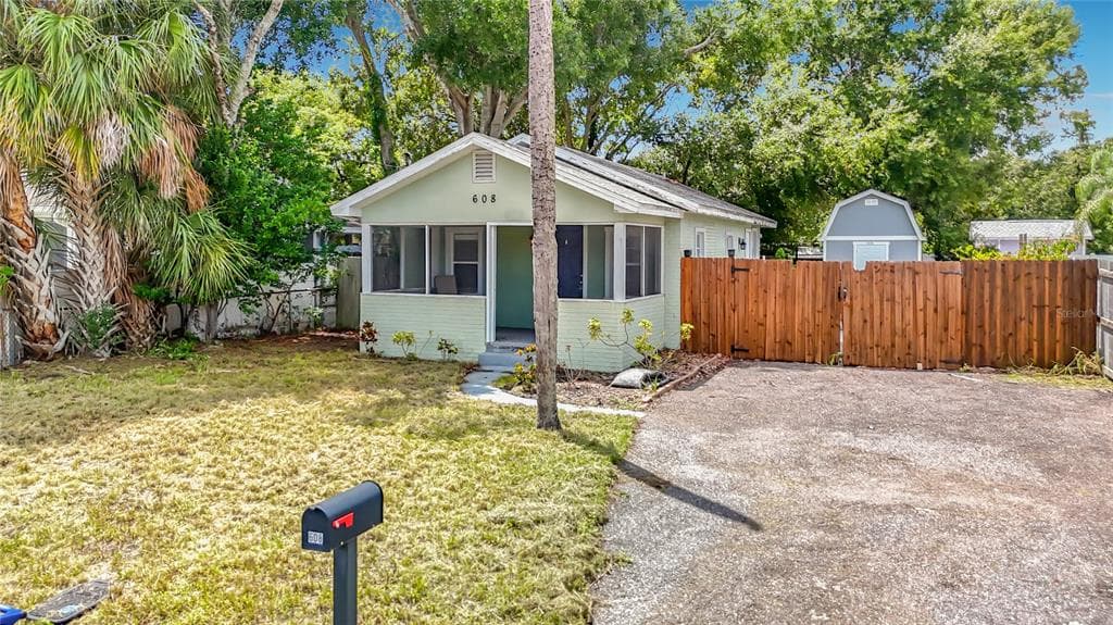 608 N LINCOLN AVENUE TAMPA, FL 33609