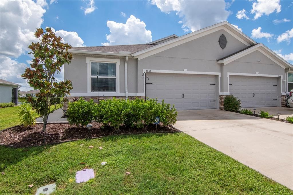 8556 BOLD CYPRESS LANE WESLEY CHAPEL, FL 33545