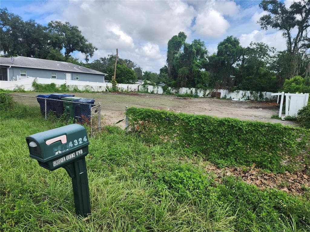 4324 E GROVE VIEW AVENUE TAMPA, FL 33617