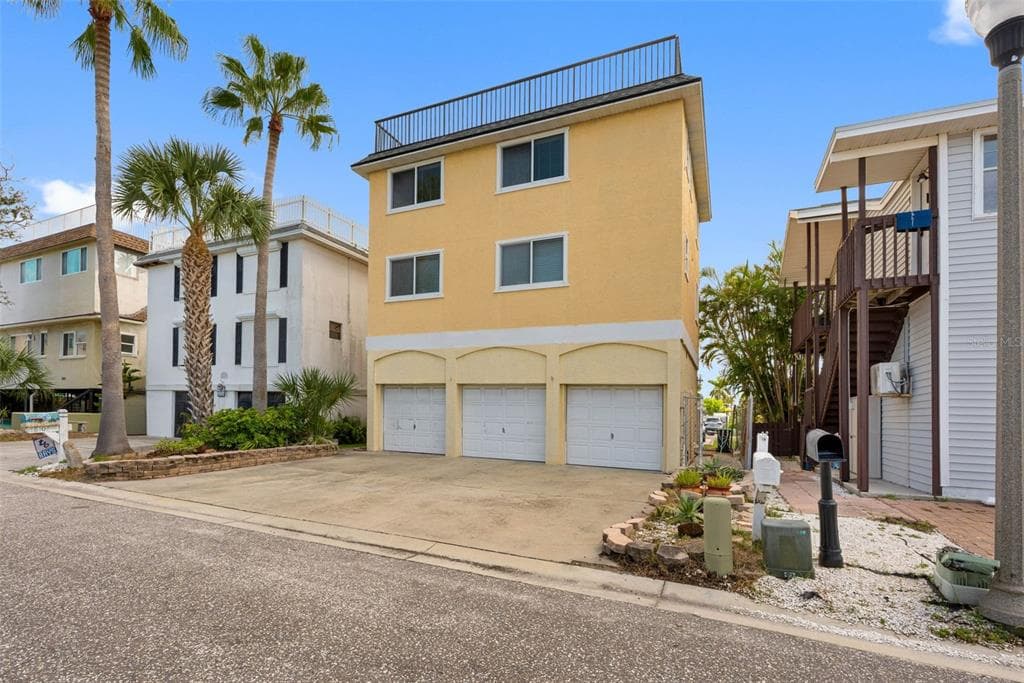 18105 1ST STREET E REDINGTON SHORES, FL 33708