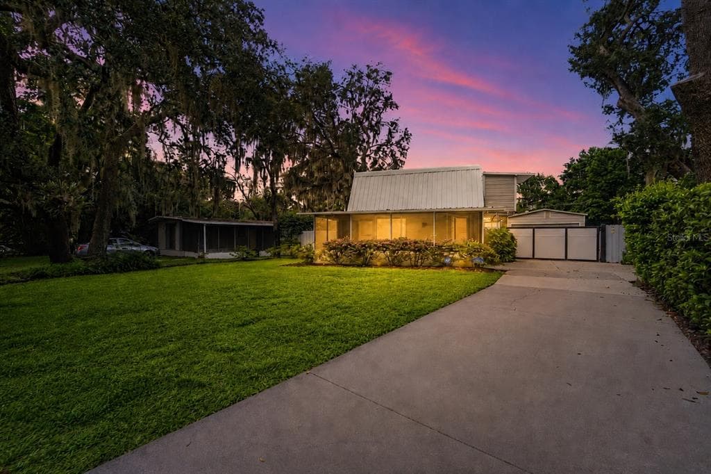 1817 BEACHWAY LANE