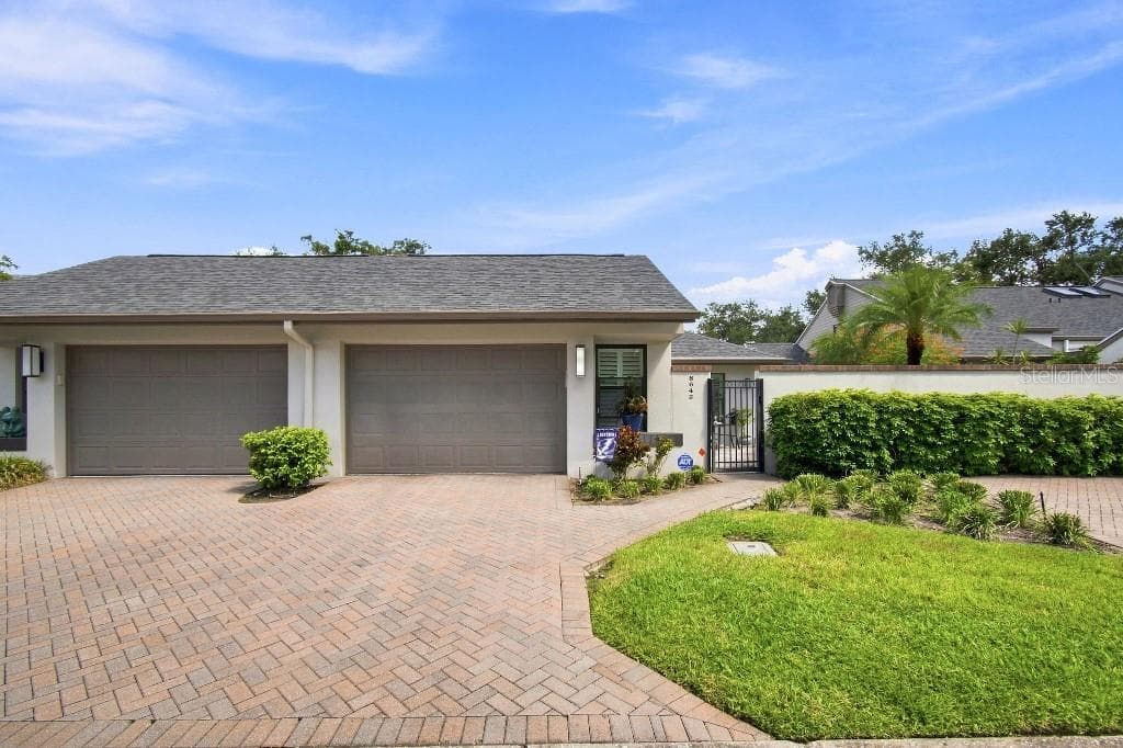 8643 PIPER LANE SEMINOLE, FL 33777