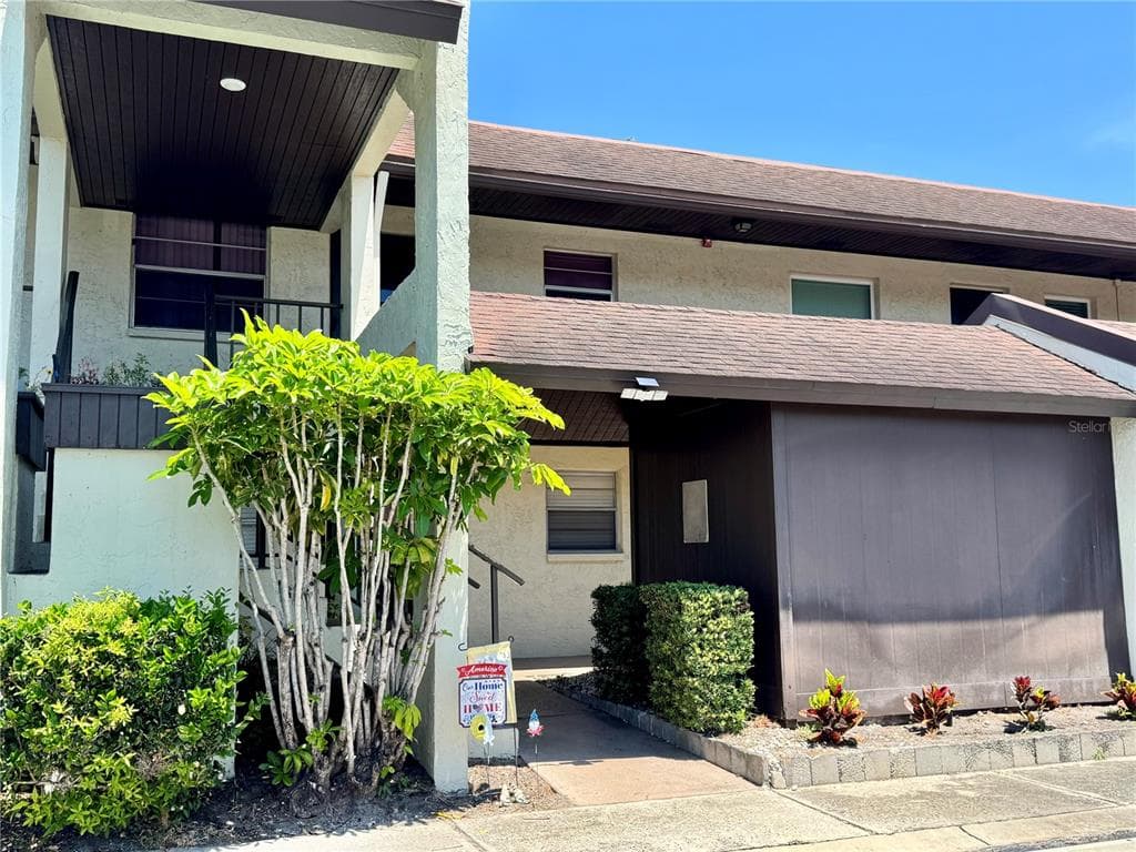 1100 E BAY DRIVE UNIT 3 LARGO, FL 33770