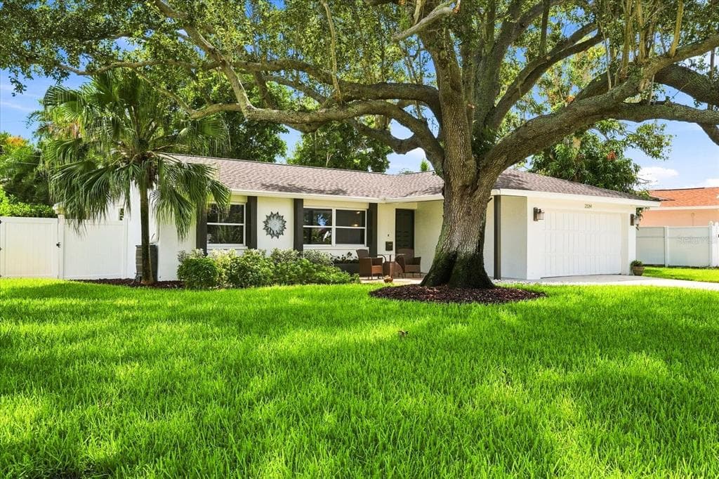 2334 TROPICAL SHORES DRIVE SE ST PETERSBURG, FL 33705