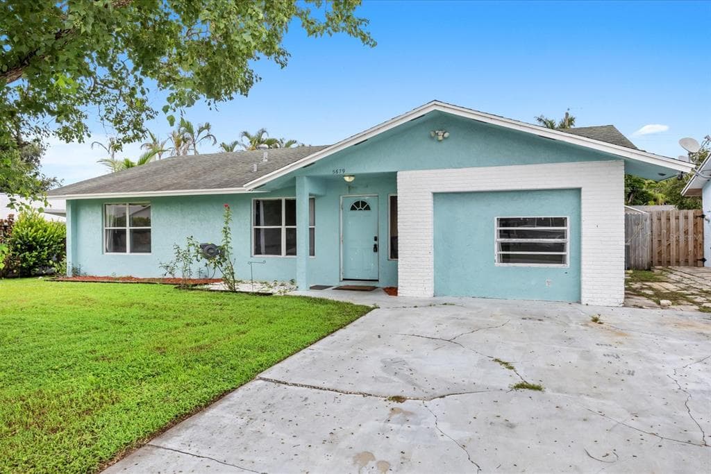 5679 SE INDIGO AVENUE STUART, FL 34997