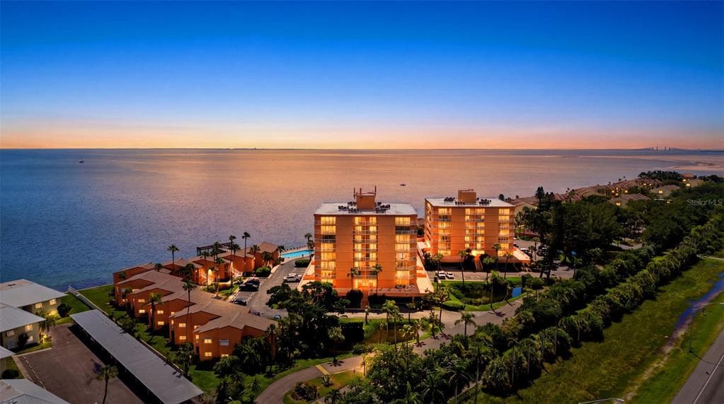 7432 SUNSHINE SKYWAY LANE S UNIT 506 ST PETERSBURG, FL 33711