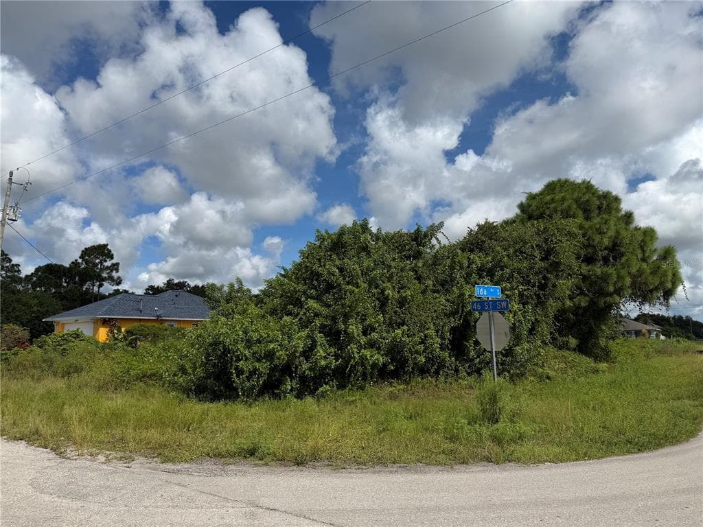 2902 46TH STREET SW LEHIGH ACRES, FL 33976