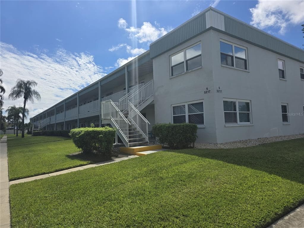 5217 81ST STREET N UNIT 3 ST PETERSBURG, FL 33709