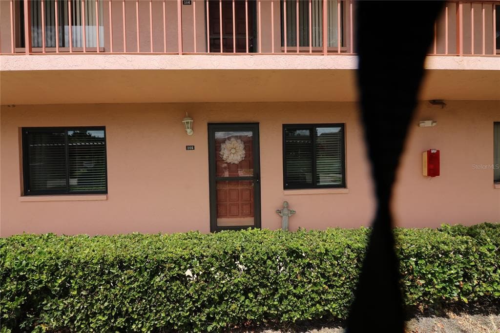105 LAKESIDE COURT ELW VI UNIT 5 OLDSMAR, FL 34677