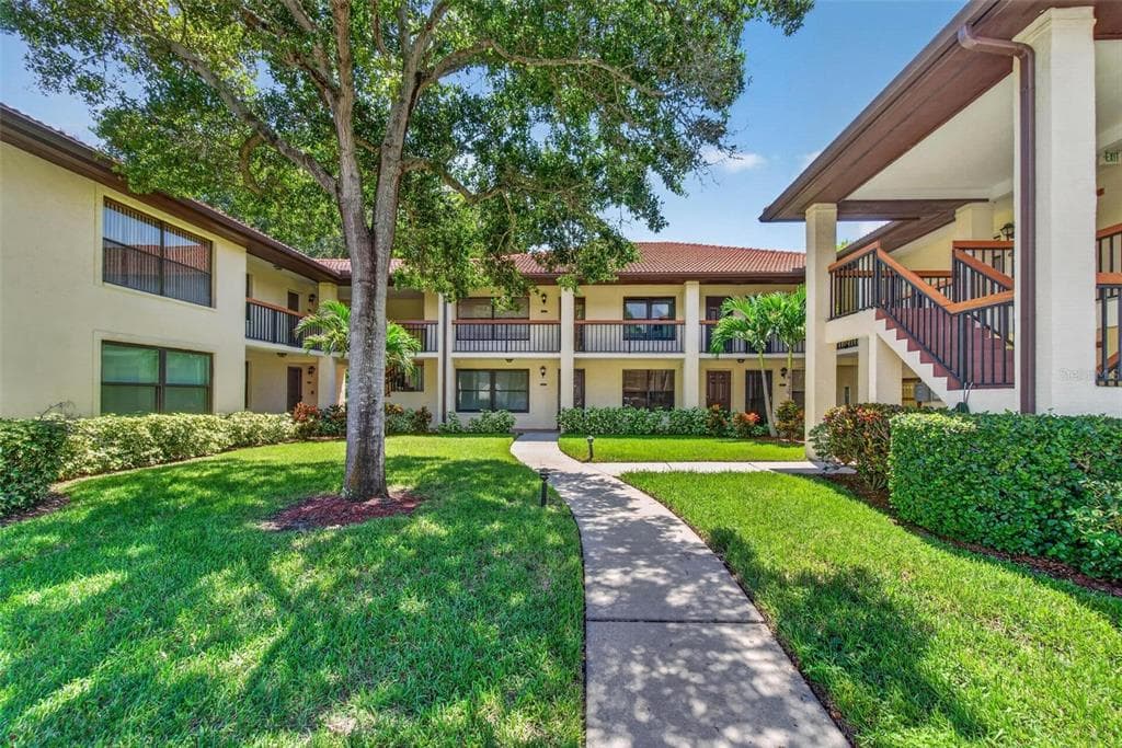 1602 HAMMOCK PINE BOULEVARD UNIT 1602 CLEARWATER, FL 33761