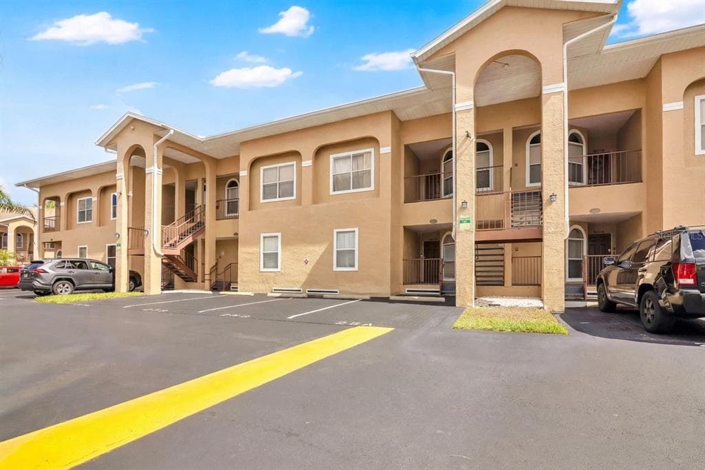 8825 CORAL PALMS COURT UNIT B KISSIMMEE, FL 34747