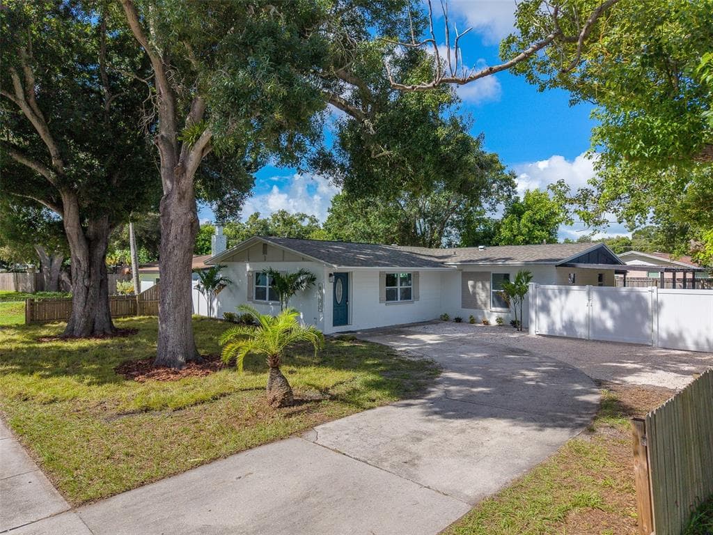 8122 LARK STREET SEMINOLE, FL 33777