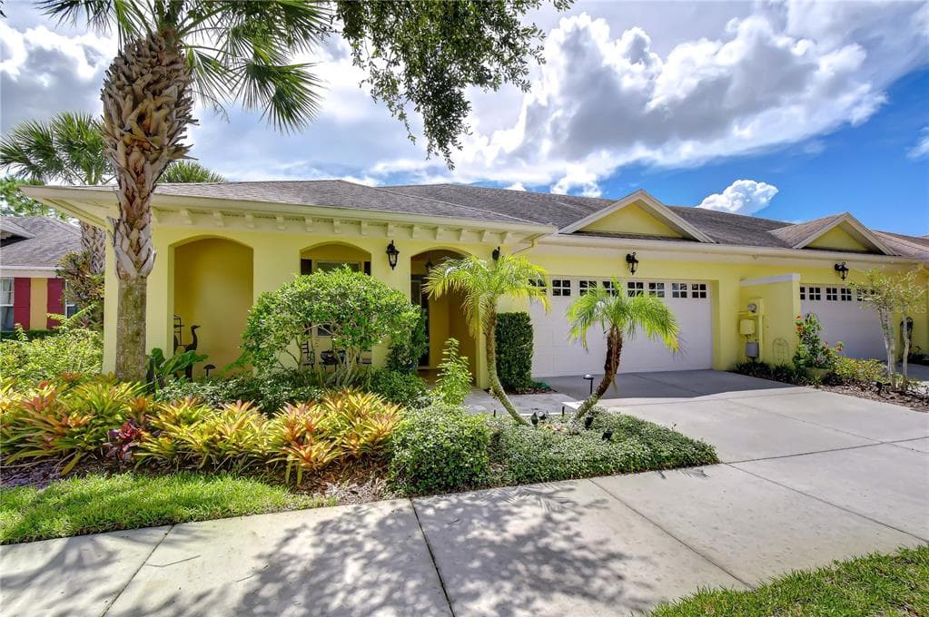 6810 MUNCASTER COURT TAMPA, FL 33625