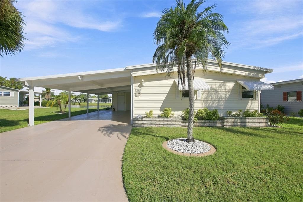 106 KING ARTHUR DRIVE NOKOMIS, FL 34275