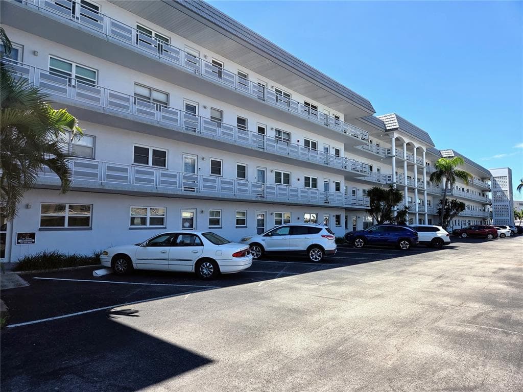 3018 59TH STREET S UNIT 303 GULFPORT, FL 33707