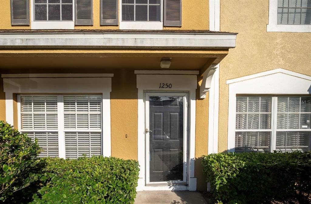1250 REDONDO WAY