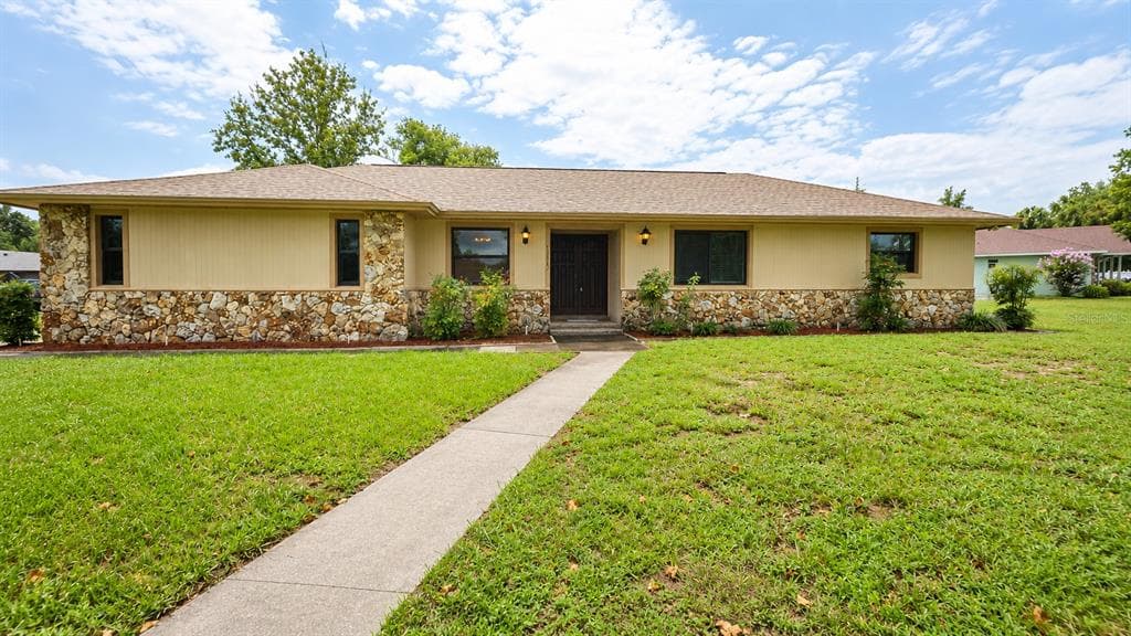 35025 RAINTREE DR FRUITLAND PARK, FL 34731