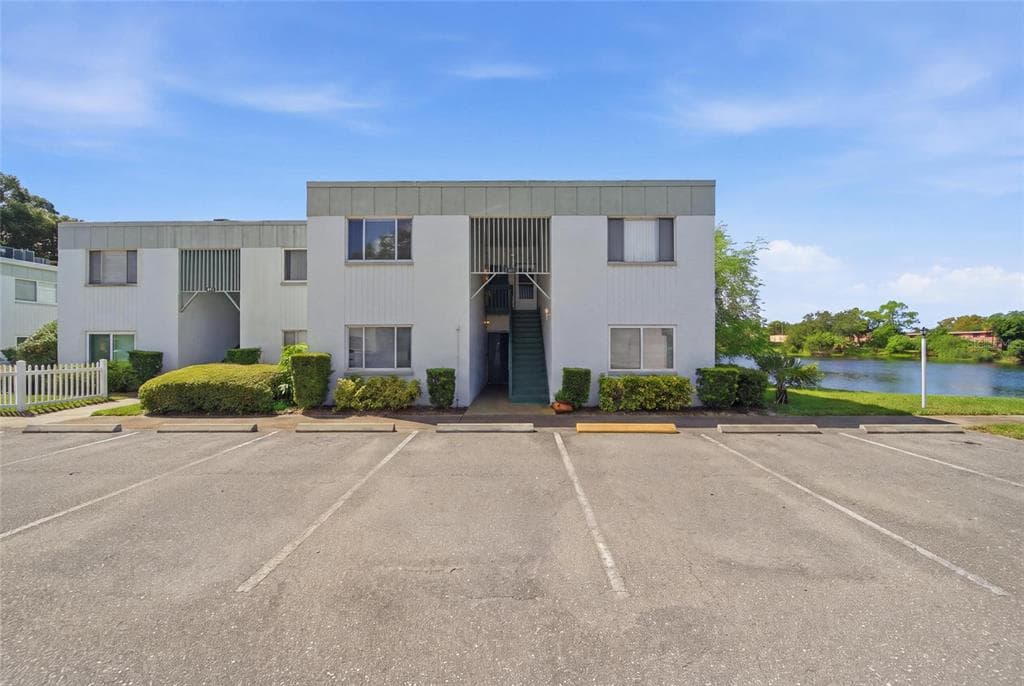 811 N KEENE ROAD UNIT V7 CLEARWATER, FL 33755