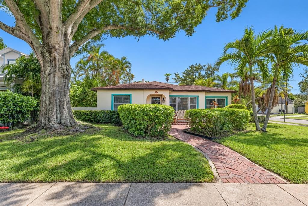 206 17TH AVENUE NE ST PETERSBURG, FL 33704