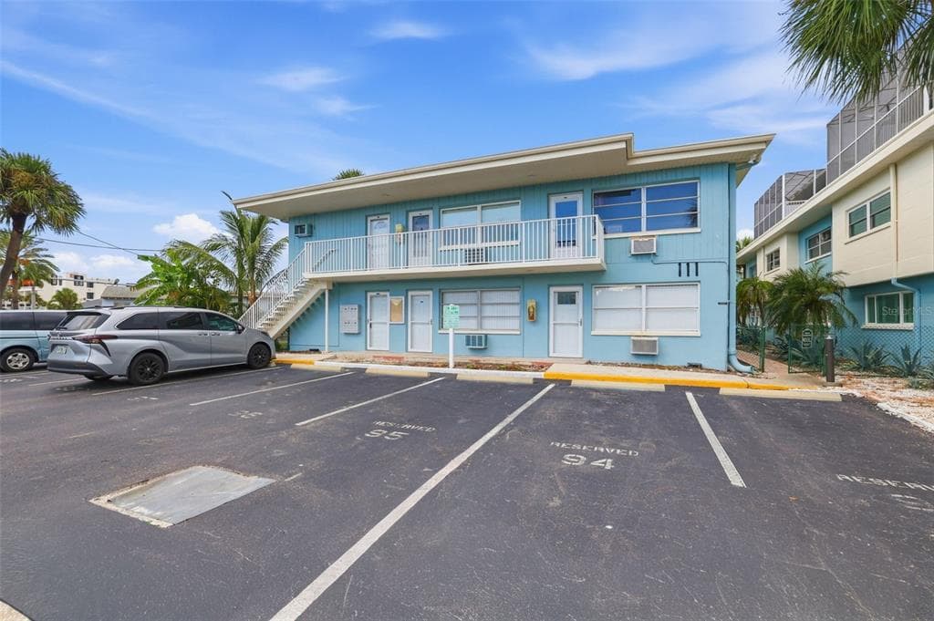 111 60TH AVENUE UNIT 1A ST PETE BEACH, FL 33706