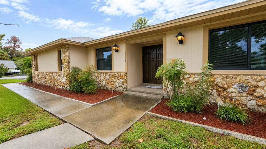 35025 RAINTREE DR FRUITLAND PARK, FL 34731