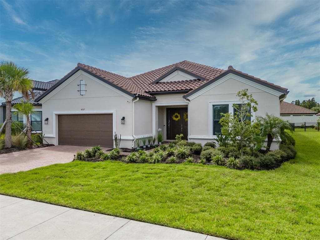 4727 FRECCIA LOOP WESLEY CHAPEL, FL 33543