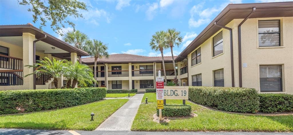 1906 HAMMOCK PINE BOULEVARD UNIT 1906 CLEARWATER, FL 33761