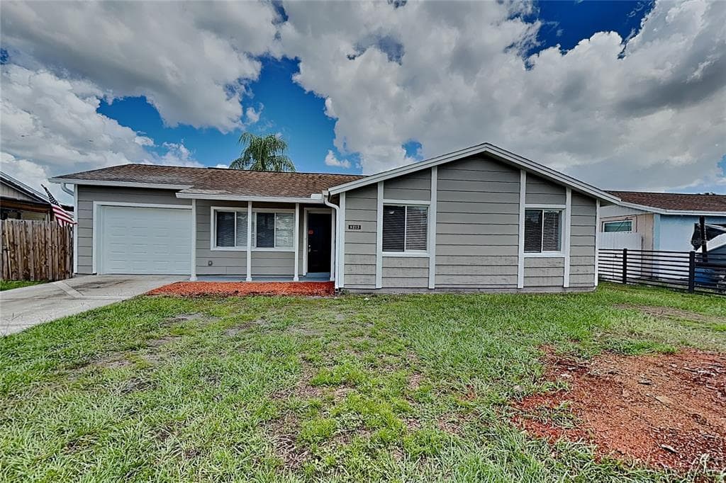 8213 GREENLEAF CIRCLE TAMPA, FL 33615