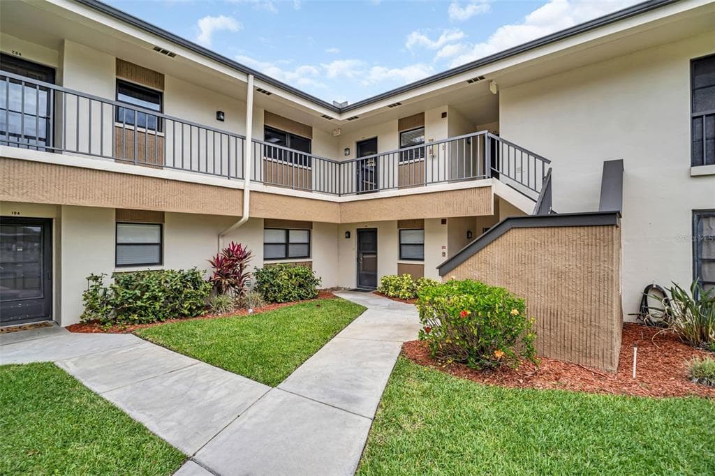 2700 NEBRASKA AVENUE UNIT 5-205 PALM HARBOR, FL 34684