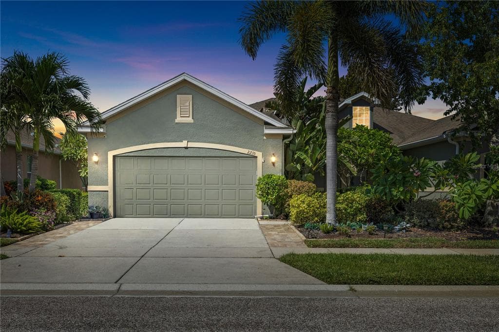 2235 PARROT FISH DRIVE HOLIDAY, FL 34691