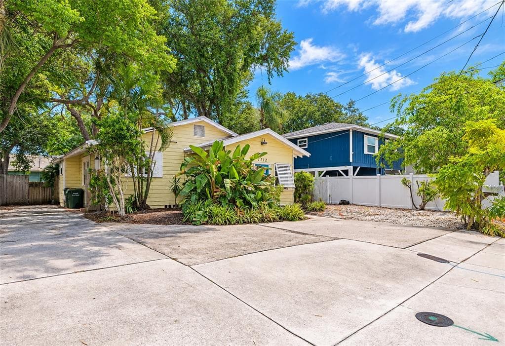 1712 SIESTA DRIVE SARASOTA, FL 34239