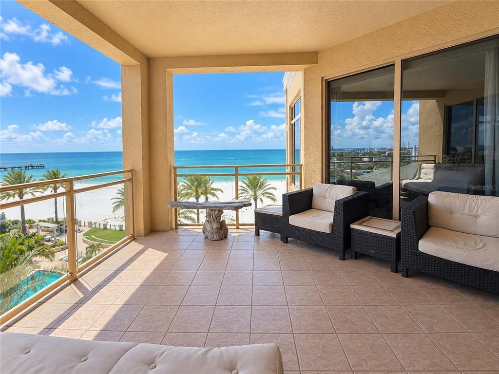 11 BAYMONT STREET UNIT 807 CLEARWATER, FL 33767