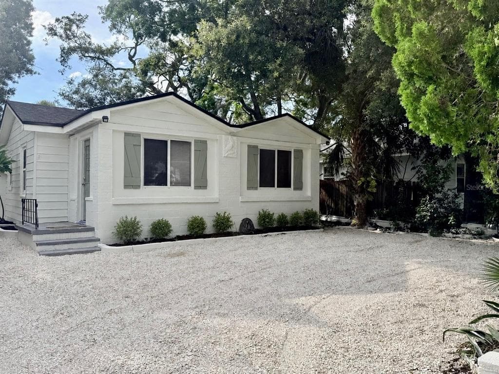 1617 43RD STREET S ST PETERSBURG, FL 33711
