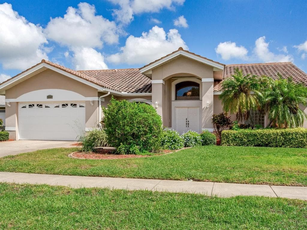 11581 SHELLY CIRCLE SEMINOLE, FL 33772