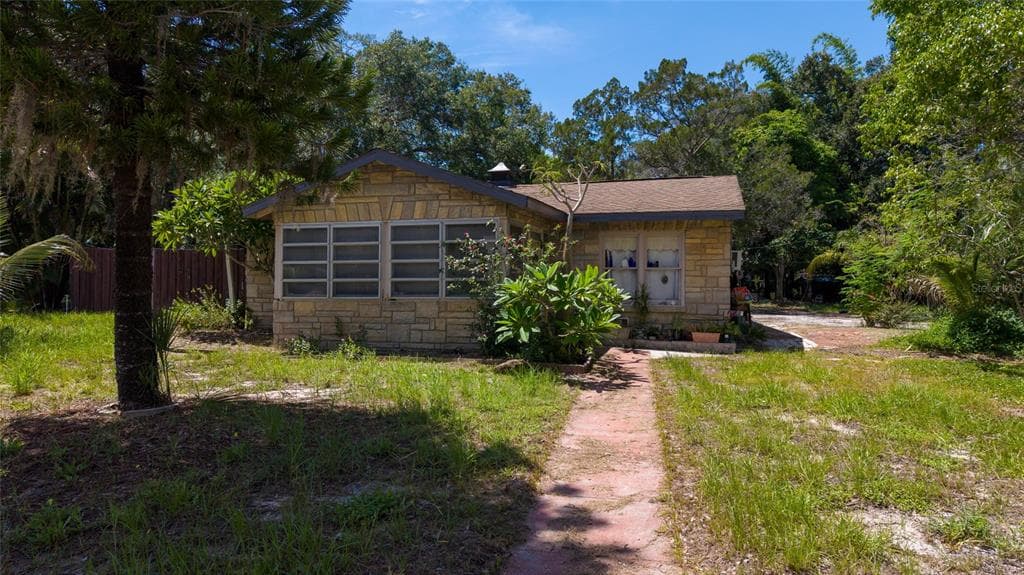 820 BAYOU AVENUE TARPON SPRINGS, FL 34689